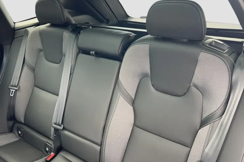 Volvo XC60 din 2024 cu 15.200 km - oferta VOL108014 - foto 14