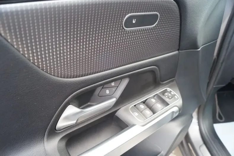 Mercedes-Benz GLB 220 din 2022 cu 34.000 km - oferta MER108015 - foto 25