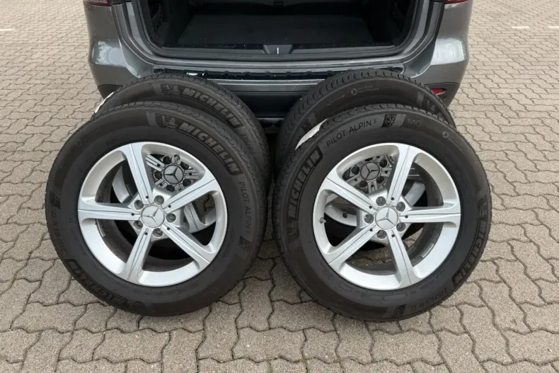 Mercedes-Benz GLB 220 din 2022 cu 34.000 km - oferta MER108015 - foto 29