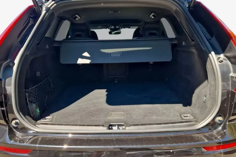 Volvo XC60 din 2024 cu 33.981 km - oferta VOL108016 - foto 9