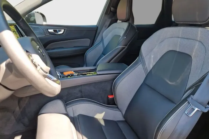 Volvo XC60 din 2024 cu 33.981 km - oferta VOL108016 - foto 11