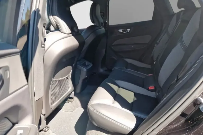 Volvo XC60 din 2024 cu 33.981 km - oferta VOL108016 - foto 12