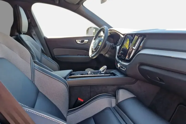 Volvo XC60 din 2024 cu 33.981 km - oferta VOL108016 - foto 13