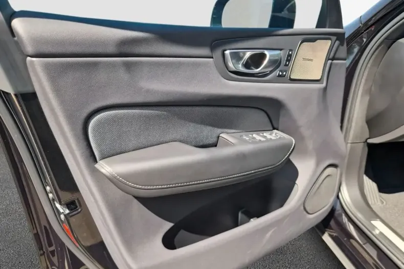 Volvo XC60 din 2024 cu 33.981 km - oferta VOL108016 - foto 20