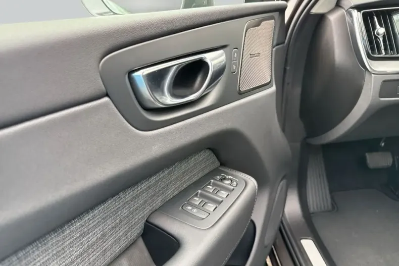 Volvo XC60 din 2024 cu 7.824 km - oferta VOL108017 - foto 19