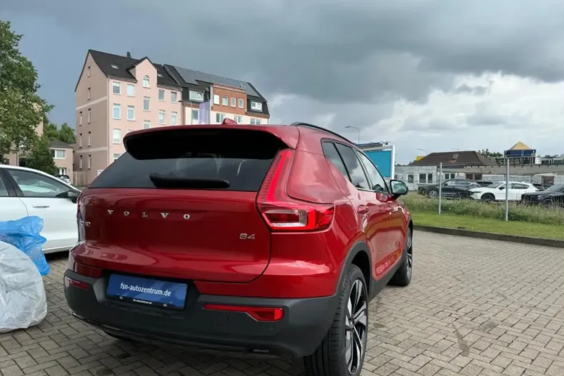 Volvo XC40 din 2024 cu 11.243 km - oferta VOL108019 - foto 2