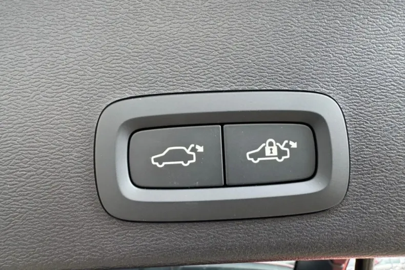 Volvo XC40 din 2024 cu 11.243 km - oferta VOL108019 - foto 7