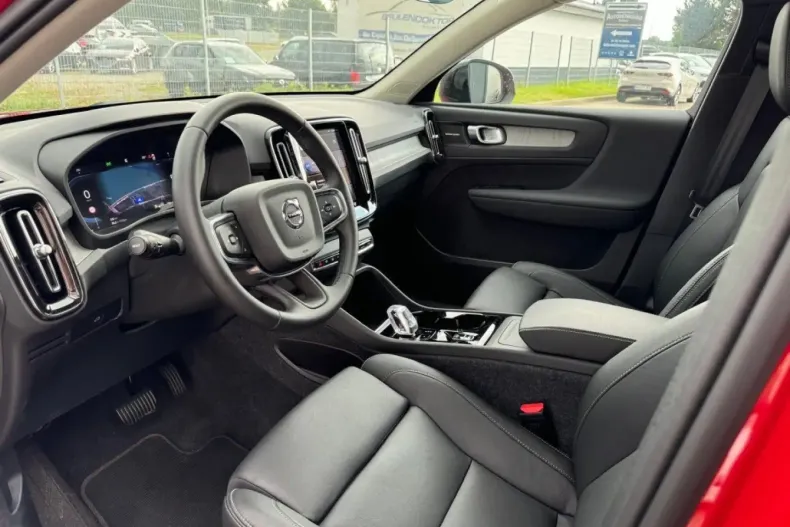 Volvo XC40 din 2024 cu 11.243 km - oferta VOL108019 - foto 8