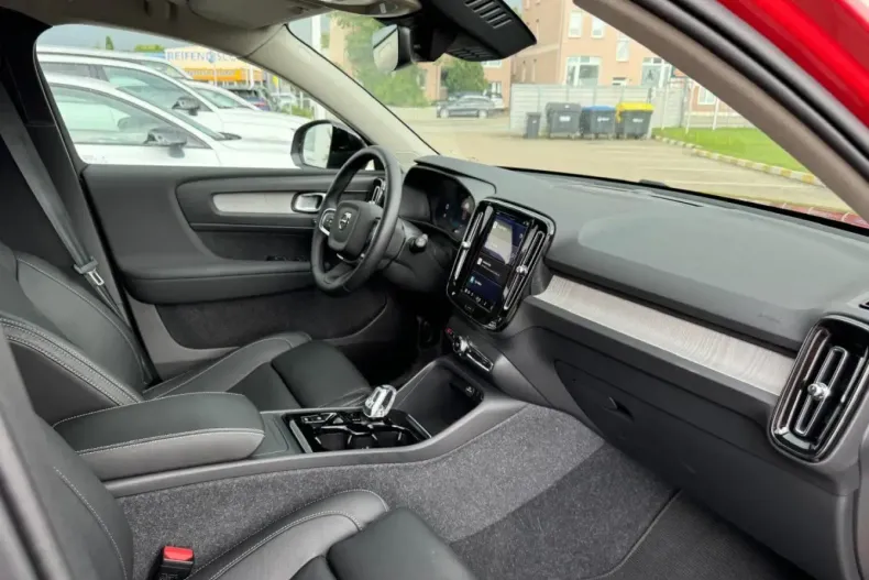 Volvo XC40 din 2024 cu 11.243 km - oferta VOL108019 - foto 9
