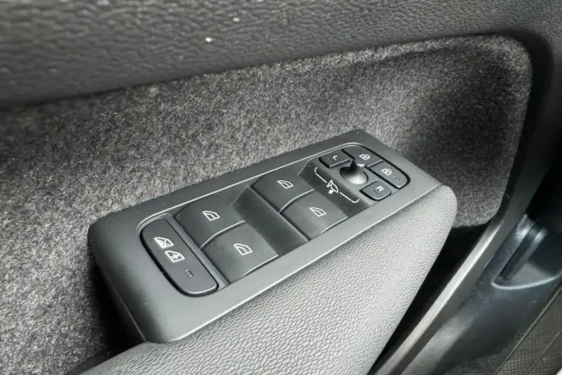 Volvo XC40 din 2024 cu 11.243 km - oferta VOL108019 - foto 17