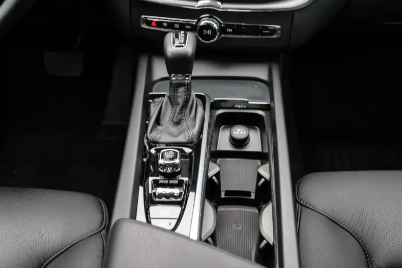 Volvo XC60 din 2020 cu 37.148 km - oferta VOL108022 - foto 11