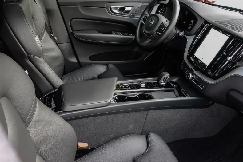 Volvo XC60 din 2023 cu 16.140 km - oferta VOL108024 - foto 5