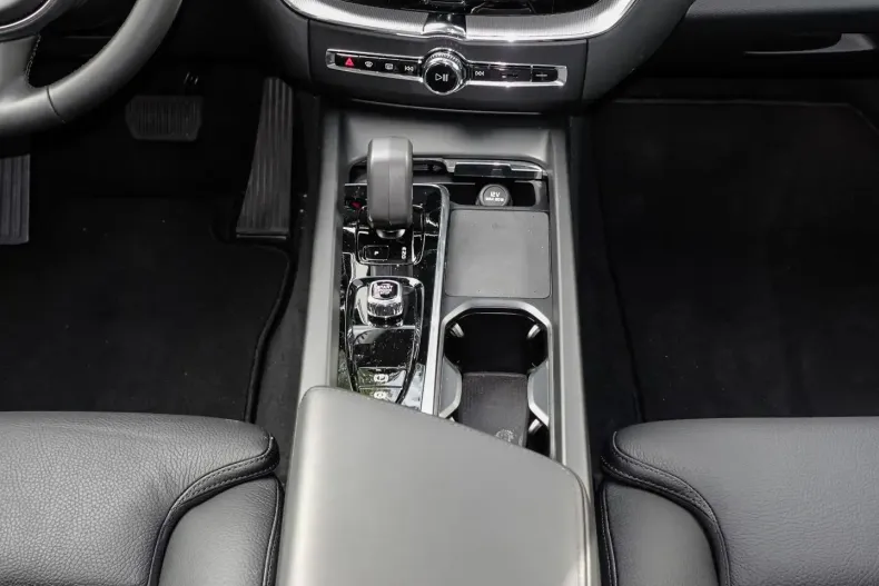 Volvo XC60 din 2023 cu 16.140 km - oferta VOL108024 - foto 11