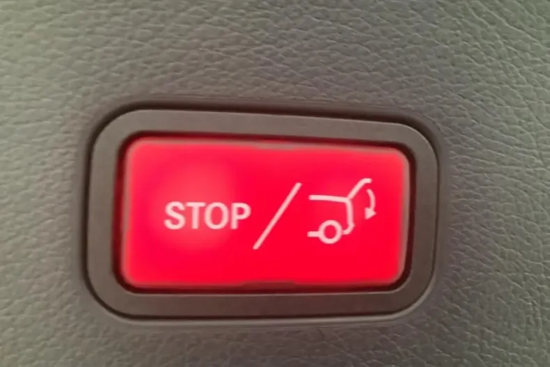 Mercedes-Benz GLC 300 din 2025 cu 10.000 km - oferta MER108028 - foto 17