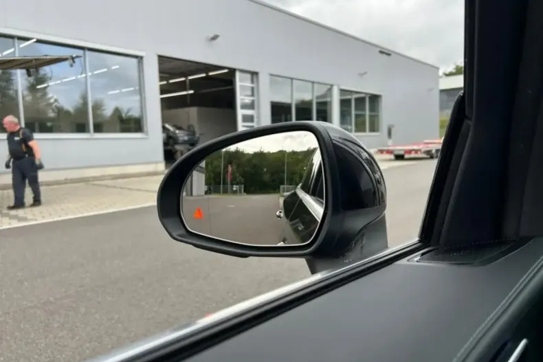 Mercedes-Benz GLC 300 din 2023 cu 53.145 km - oferta MER108030 - foto 9