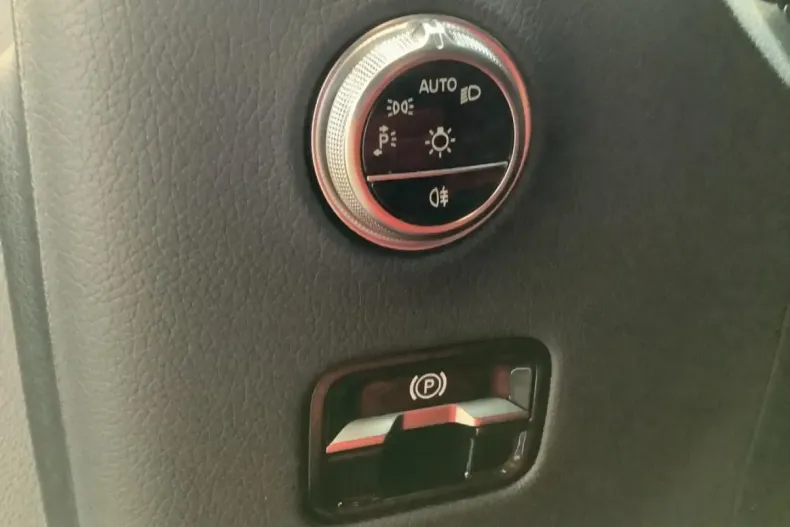 Mercedes-Benz GLC 220 din 2024 cu 16.000 km - oferta MER108035 - foto 19