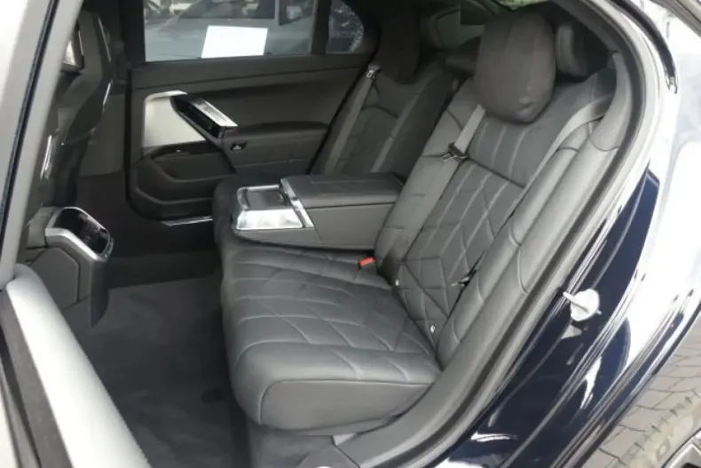 BMW i7 din 2024 cu 12.520 km - oferta BMW108044 - foto 9