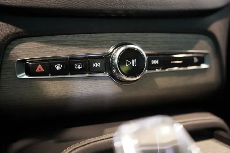 Volvo XC90 din 2023 cu 20.000 km - oferta VOL108064 - foto 23