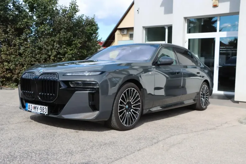 BMW 740 din 2025 cu 4.500 km - oferta BMW108087 - foto 3