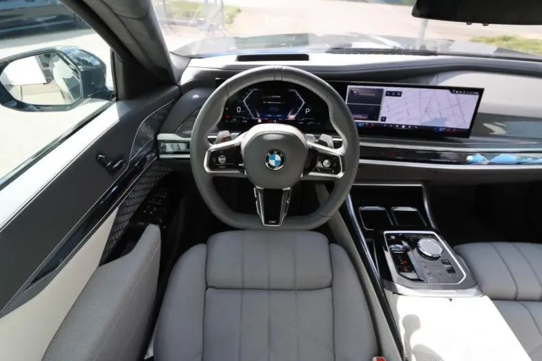 BMW 740 din 2025 cu 4.500 km - oferta BMW108087 - foto 4