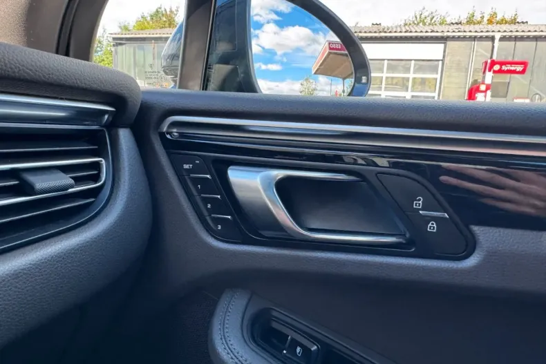 Porsche Macan din 2023 cu 32.500 km - oferta POR108121 - foto 14