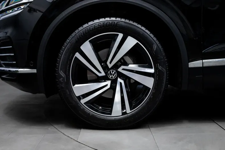 Volkswagen Touareg din 2023 cu 63.600 km - oferta VOL108148 - foto 10