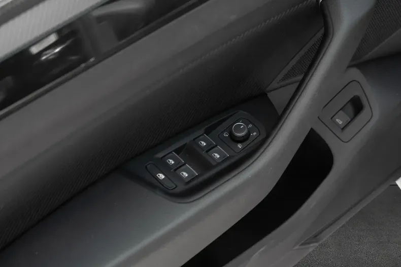 Volkswagen Arteon din 2023 cu 10.000 km - oferta VOL108228 - foto 17