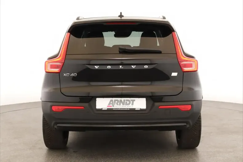 Volvo XC40 din 2023 cu 26.100 km - oferta VOL108229 - foto 3