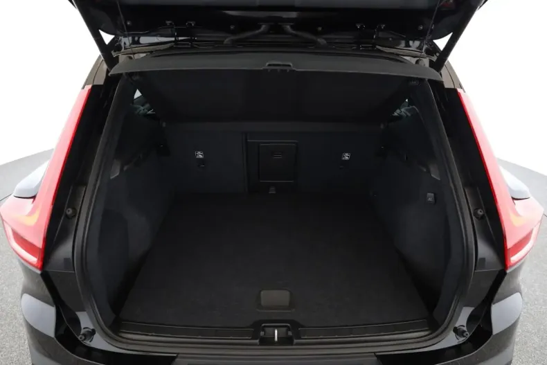 Volvo XC40 din 2023 cu 26.100 km - oferta VOL108229 - foto 7