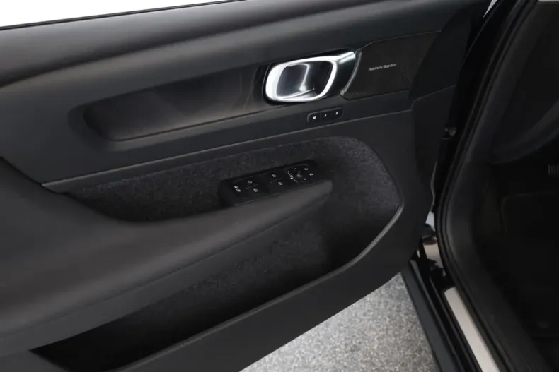 Volvo XC40 din 2023 cu 26.100 km - oferta VOL108229 - foto 15