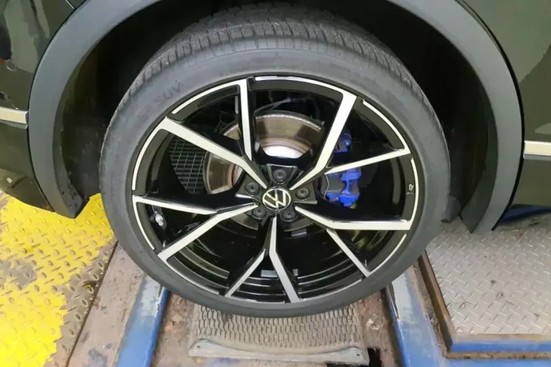 Volkswagen Tiguan din 2024 cu 11.530 km - oferta VOL108235 - foto 11