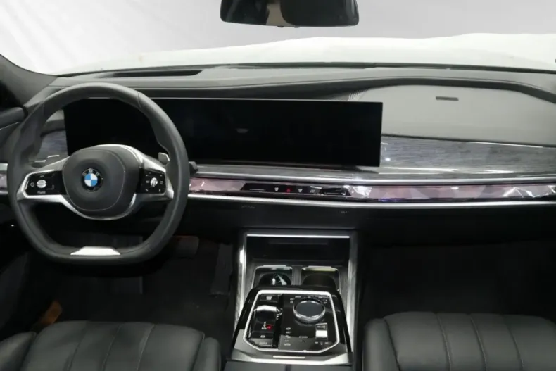 BMW 740 din 2024 cu 9.970 km - oferta BMW108256 - foto 4