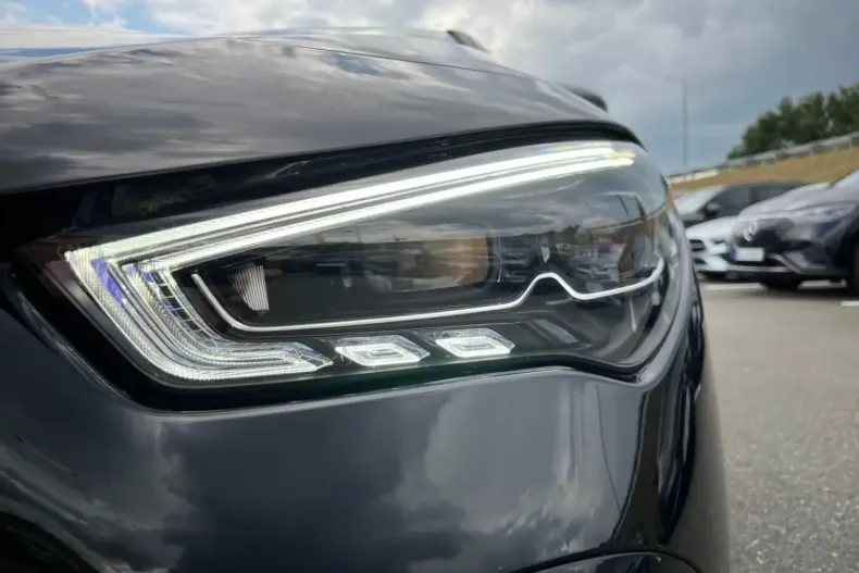 Mercedes-Benz CLA 200 din 2024 cu 7.378 km - oferta MER108283 - foto 3