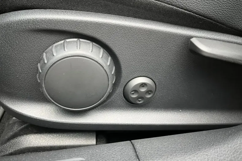 Mercedes-Benz CLA 200 din 2024 cu 7.378 km - oferta MER108283 - foto 7