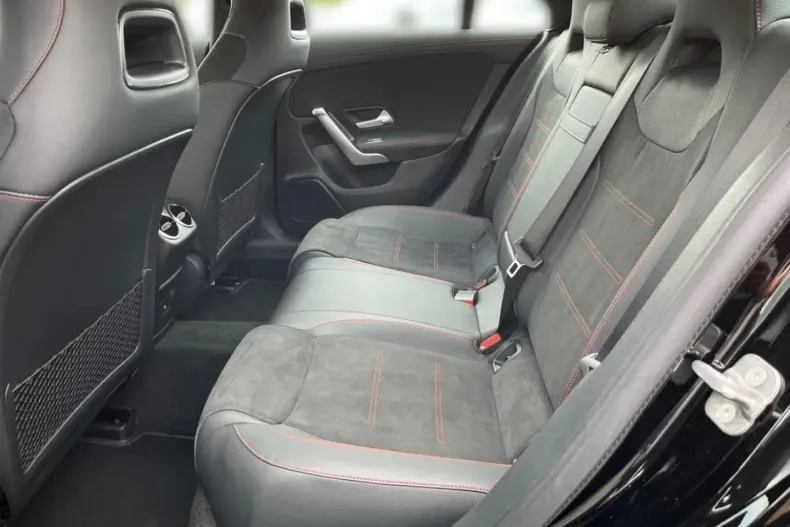 Mercedes-Benz CLA 200 din 2024 cu 7.378 km - oferta MER108283 - foto 8