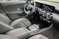 Mercedes-Benz CLA 200 din 2024 cu 7.378 km - oferta MER108283 - foto 15