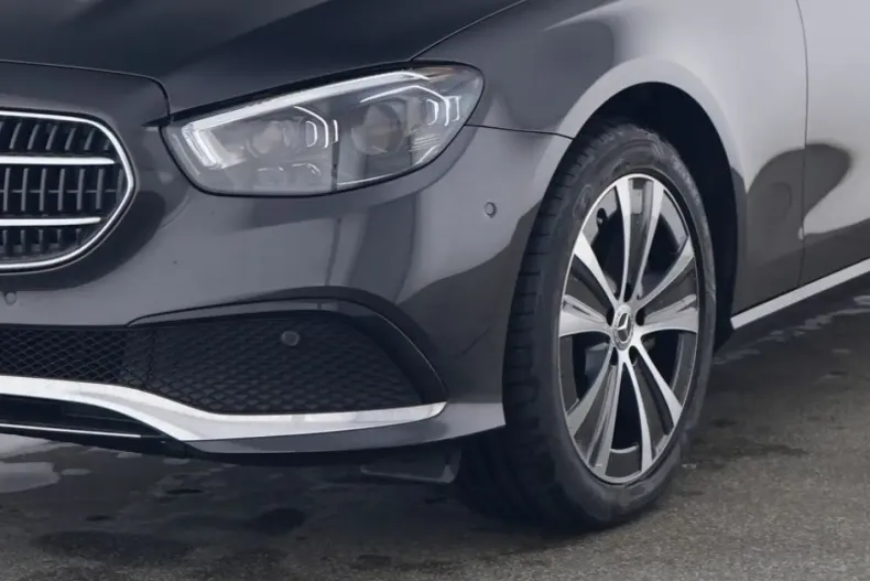 Mercedes-Benz E 300 din 2024 cu 11.600 km - oferta MER108326 - foto 3