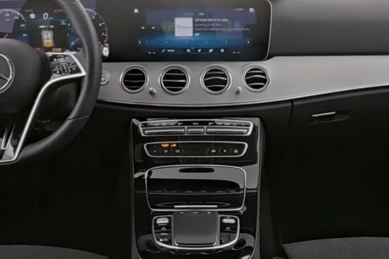 Mercedes-Benz E 300 din 2024 cu 11.600 km - oferta MER108326 - foto 5