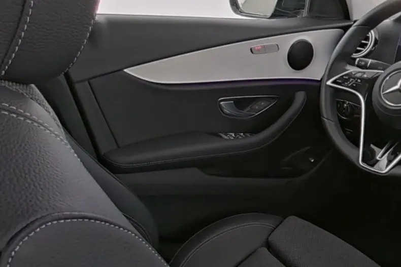 Mercedes-Benz E 300 din 2024 cu 11.600 km - oferta MER108326 - foto 9