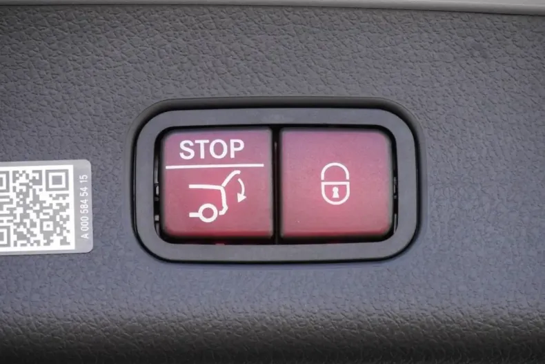 Mercedes-Benz GLC 300 din 2024 cu 9.900 km - oferta MER108327 - foto 15