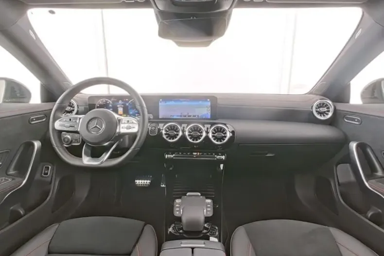 Mercedes-Benz CLA 250 din 2024 cu 20.350 km - oferta MER108328 - foto 5