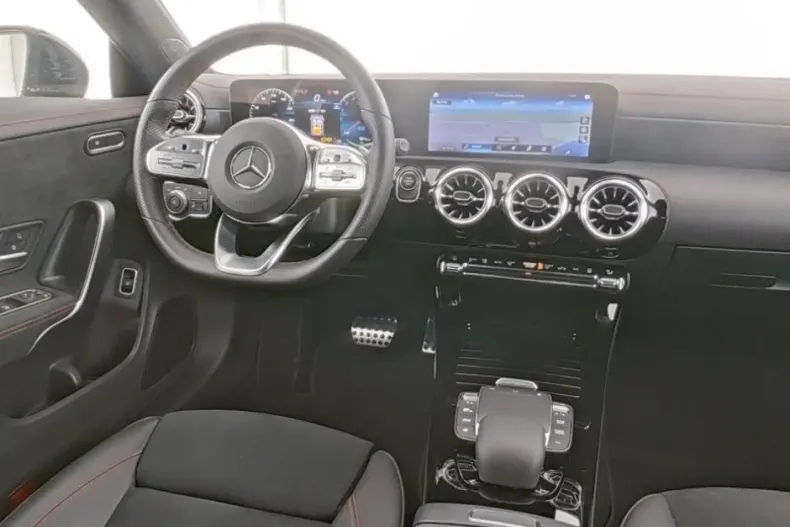 Mercedes-Benz CLA 250 din 2024 cu 20.350 km - oferta MER108328 - foto 6