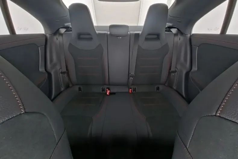 Mercedes-Benz CLA 250 din 2024 cu 20.350 km - oferta MER108328 - foto 8