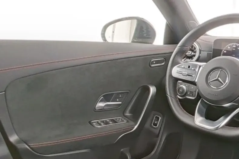 Mercedes-Benz CLA 250 din 2024 cu 20.350 km - oferta MER108328 - foto 9