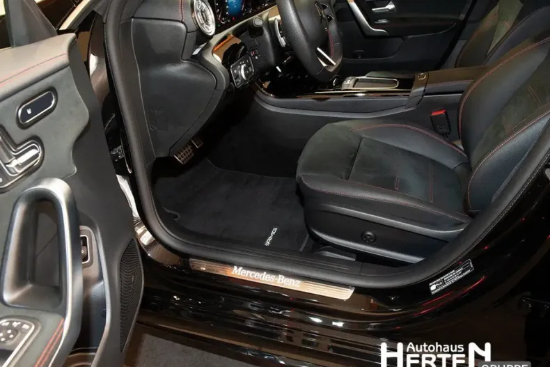 Mercedes-Benz CLA 250 din 2024 cu 6.762 km - oferta MER108329 - foto 12