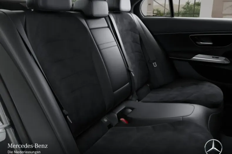 Mercedes-Benz E 300 din 2024 cu 10.698 km - oferta MER108332 - foto 12