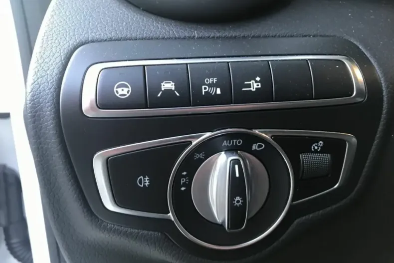 Mercedes-Benz C 63 AMG din 2020 cu 54.250 km - oferta MER108337 - foto 9