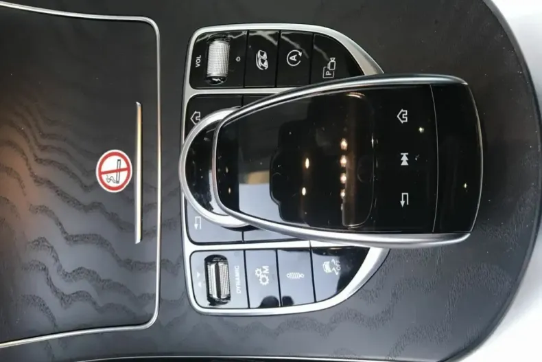 Mercedes-Benz C 63 AMG din 2020 cu 54.250 km - oferta MER108337 - foto 14