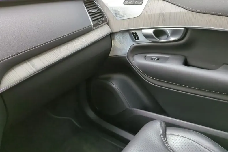 Volvo XC90 din 2024 cu 26.500 km - oferta VOL108348 - foto 19