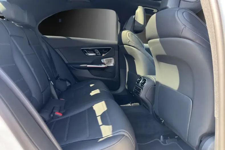 Mercedes-Benz C 300 din 2023 cu 13.819 km - oferta MER108356 - foto 12